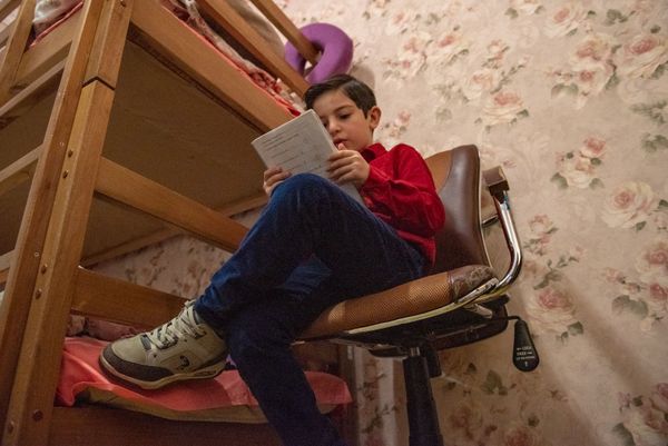 Тысячи оттенков счастья: как готовятся к Новому году в семье армянского священника - Sputnik Армения