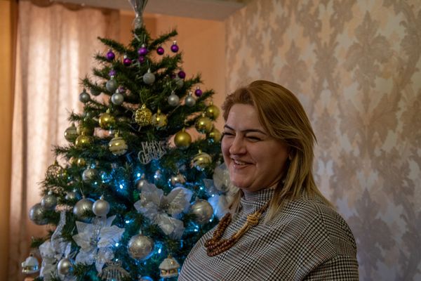 Тысячи оттенков счастья: как готовятся к Новому году в семье армянского священника - Sputnik Армения