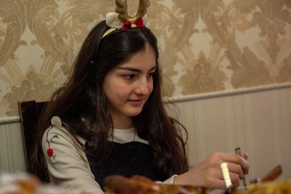 Тысячи оттенков счастья: как готовятся к Новому году в семье армянского священника - Sputnik Армения