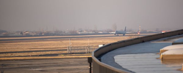 Самолет юбилейного рейса Ереван - Москва приземляется в аэропорту Звартноц (30 декабря 2019). Ереван - Sputnik Армения