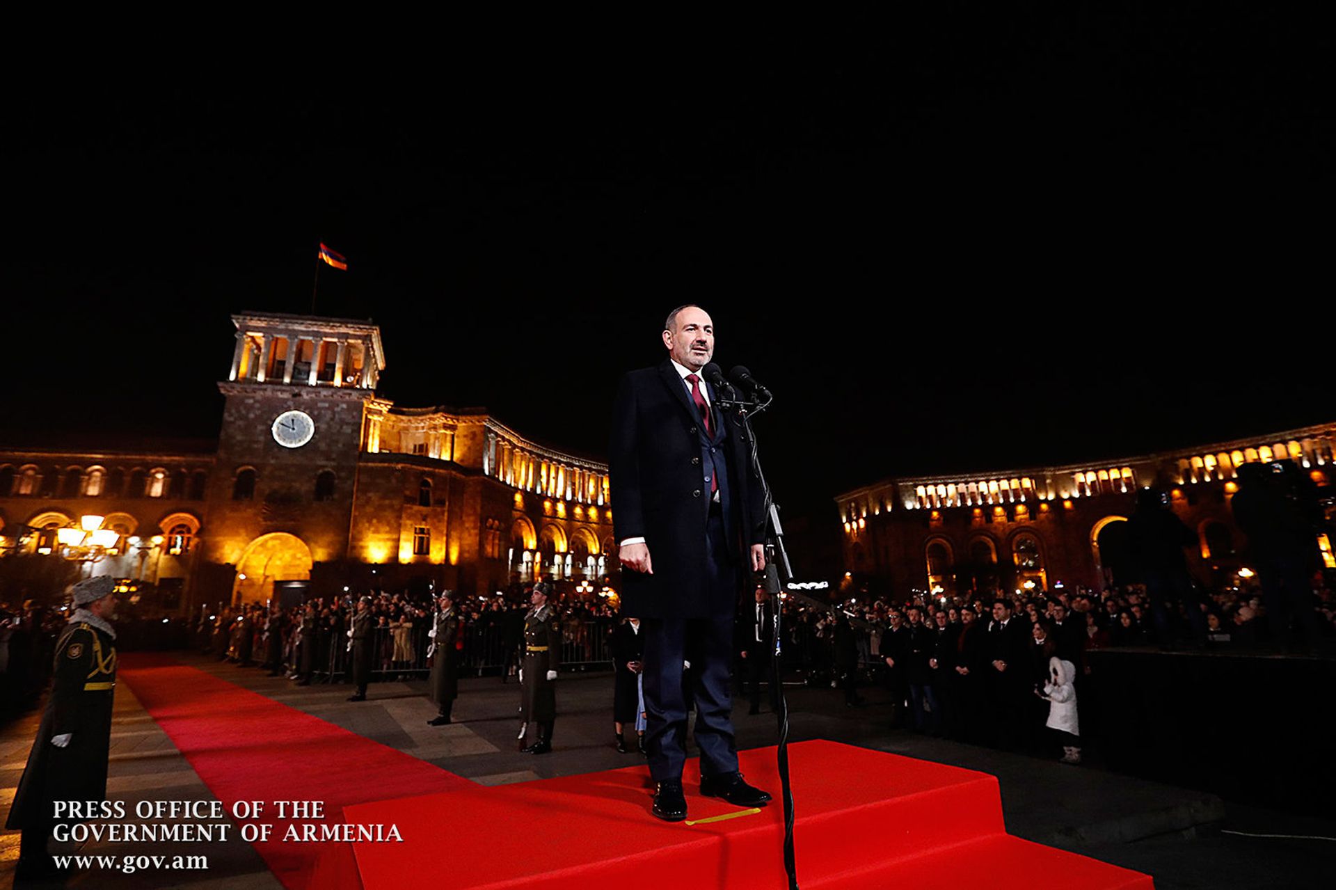 Новогоднее поздравление премьер-министра Армении Никола Пашиняна на площади Республики (31 декабря 2019). Еревaн - Sputnik Արմենիա, 1920, 23.12.2025