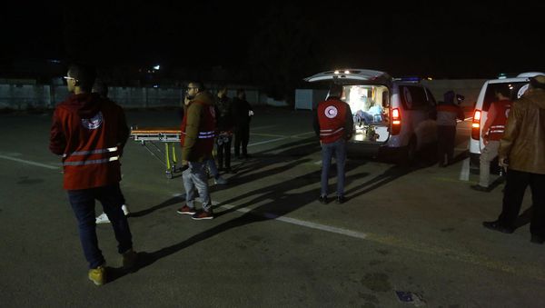 Автомобили скорой помощи с телами погибших в результате авиаудара, нанесенного по военному колледжу в Аль-Хадба Аль-Хадра в зеленом госпитале в столице Ливии (4 января 2020). Триполи - Sputnik Армения