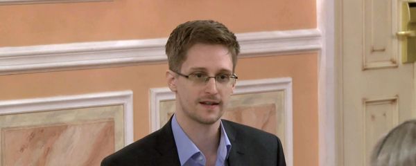 Эдвард Сноуден рассказал о прозрачности правительства на вручении премии Сэма Адамса (9 октября 2013). Москвa - Sputnik Армения