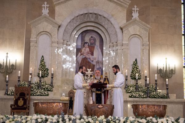 Рождественская литургия в церкви Святого Григора Лусаворича (6 января 2020). Еревaн Рождественская литургия в церкви Святого Григора Лусаворича (6 января 2020). Еревaн - Sputnik Армения