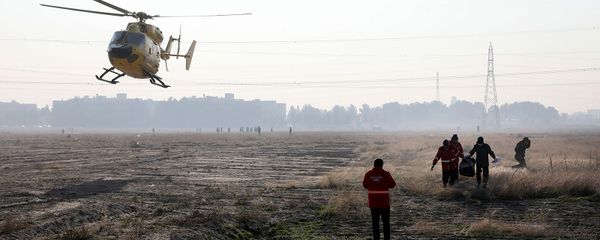 Спасатели на месте крушения украинского самолета возле аэропорта Имама Хомейни (8 января 2020). Тегеран Спасатели на месте крушения украинского самолета возле аэропорта Имама Хомейни (8 января 2020). Тегеран - Sputnik Արմենիա