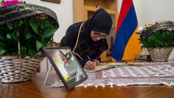 В Посольстве Ирана в Армении открыта книга соболезнований в связи с убийством иранского генерала Касема Хосейни (8 января 2020). Еревaн - Sputnik Армения