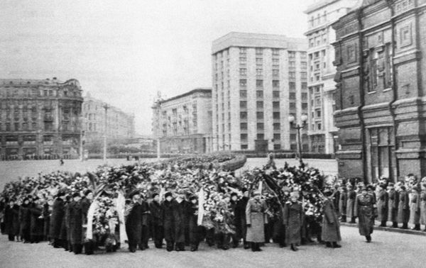 Смерть на похоронах, или Как иранский генерал Сулеймани напомнил Сталина Смерть на похоронах, или Как иранский генерал Сулеймани напомнил Сталина - Sputnik Армения