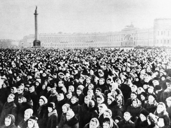 Смерть на похоронах, или Как иранский генерал Сулеймани напомнил Сталина Смерть на похоронах, или Как иранский генерал Сулеймани напомнил Сталина - Sputnik Армения