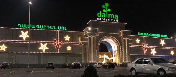 ТЦ Далма Гарден Молл после эвакуации ТЦ Далма Гарден Молл после эвакуации - Sputnik Արմենիա