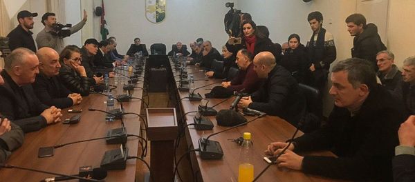 Депутаты приняли проект постановления с предложением об отставке президента Абхазии (9 января 2020). Сухуми - Sputnik Армения