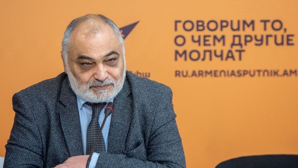 Рубен Сафрастян на пресс-конференции Будет ли большой пожар войны на Ближнем Востоке (10 января 2020). Еревaн - Sputnik Армения