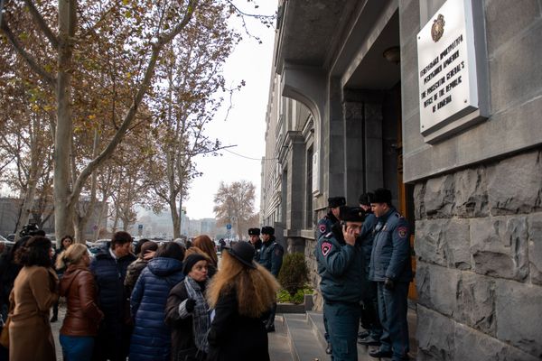 «Դա ինձ համար «թասիբի հարց է»». Արթուր Դավթյանն ընդունեց բողոքող մայրերին - Sputnik Արմենիա