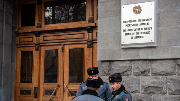 Акция протеста матерей пропавших из роддома детей перед зданием генпрокуратуры Армении (10 января 2020). Еревaн - Sputnik Армения