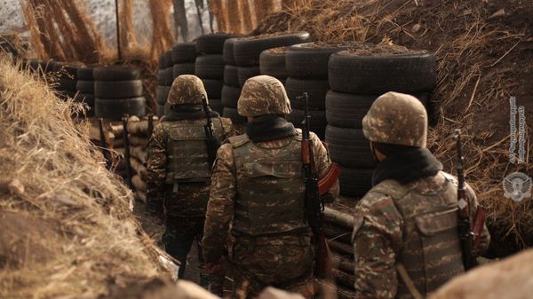 Армянские военнослужащие на смене боевого дежурства - Sputnik Армения