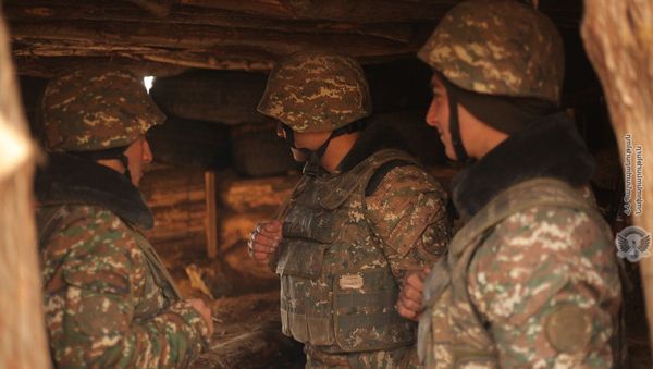 Армянские военнослужащие во время боевого дежурства - Sputnik Армения