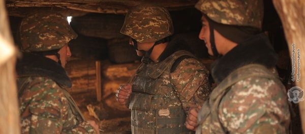 Армянские военнослужащие во время боевого дежурства - Sputnik Армения