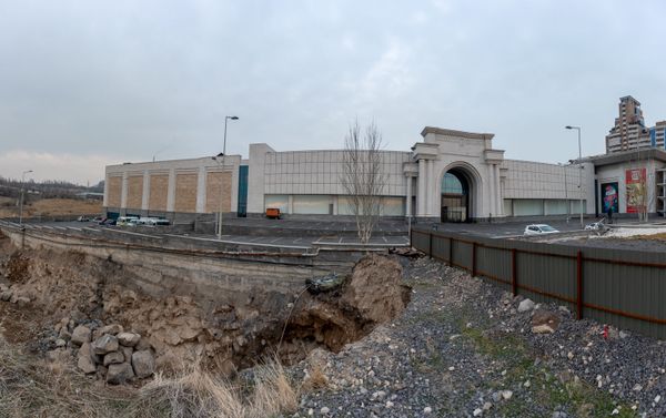«Դալմա գարդեն մոլ» առևտրի կենտրոնի հարակից տարածքում ընթացող շինարարական աշխատանքները «Դալմա գարդեն մոլ» առևտրի կենտրոնի հարակից տարածքում ընթացող շինարարական աշխատանքները - Sputnik Արմենիա