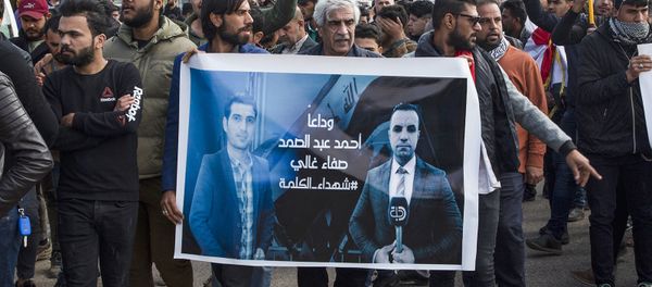Митинг памяти двух репортеров (Ахмада Абдессамада, и его оператора Сафау Гали), застреленных накануне вечером в Басре, где они освещали месяцы антиправительственных протестов (11 января 2020). Басра, Ирак - Sputnik Արմենիա