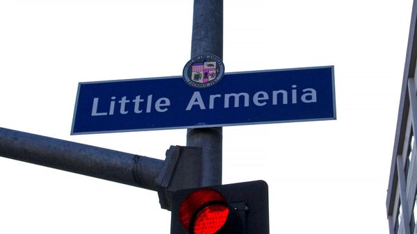 Городская вывеска на углу Вермонт-авеню и Бульвара Сансет, Лос Анджелес, Калифорния Городская вывеска на углу Вермонт-авеню и Бульвара Сансет, Лос Анджелес, Калифорния - Sputnik Армения