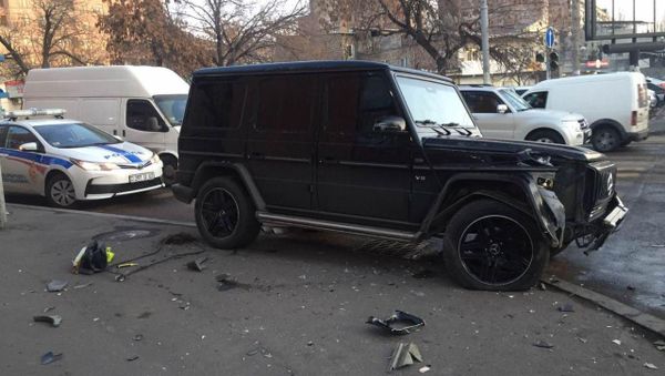 Дорожно-транспортное происшествие на перекрестке улиц Нар-Доса и Хоренаци (13 января 2019). Еревaн - Sputnik Արմենիա