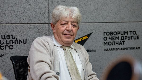 Эксперт по вопросам управления Арутюн Месробян - Sputnik Արմենիա