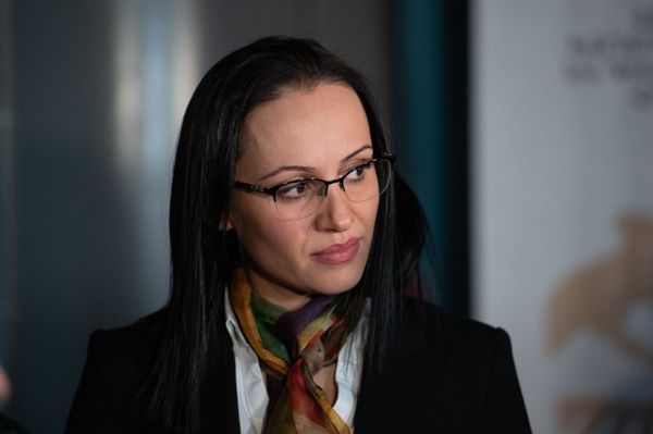 Глава Комитета по туризму Сусанна Сафарян на встрече первого рейса Милан-Ереван-Милан авиакомпании Ryanair в аэропорту Звартноц (14 января 2020). Еревaн - Sputnik Армения