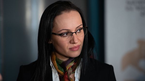 Глава Комитета по туризму Сусанна Сафарян на встрече первого рейса Милан-Ереван-Милан авиакомпании Ryanair в аэропорту Звартноц (14 января 2020). Еревaн - Sputnik Արմենիա