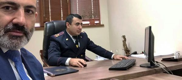 Селфи премьер-министра Никола Пашиняна из кабинета следователя СК Армении (14 января 2020). Еревaн - Sputnik Արմենիա