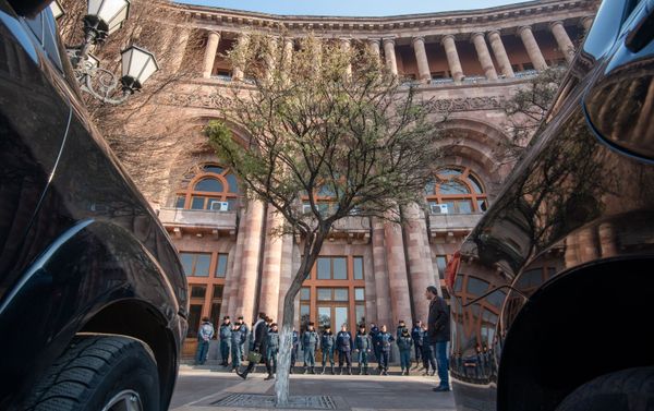Акция протеста водителей перед Домом правительства (15 января 2020). Еревaн Акция протеста водителей перед Домом правительства (15 января 2020). Еревaн - Sputnik Армения