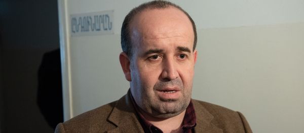 Губернатор Ширакской опбласти Тигран Петросян в роддоме Маралика - Sputnik Արմենիա