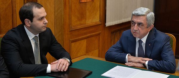 Президент Серж Саргсян представляет руководящему составу СНБ новоназначенного директора Георгия Кутояна (12 февраля 2016). Еревaн - Sputnik Армения