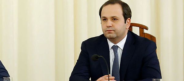 Экс-директор СНБ Георгий Кутоян во время представления руководящему составу нового директора службы (11 мая 2018). Еревaн - Sputnik Արմենիա