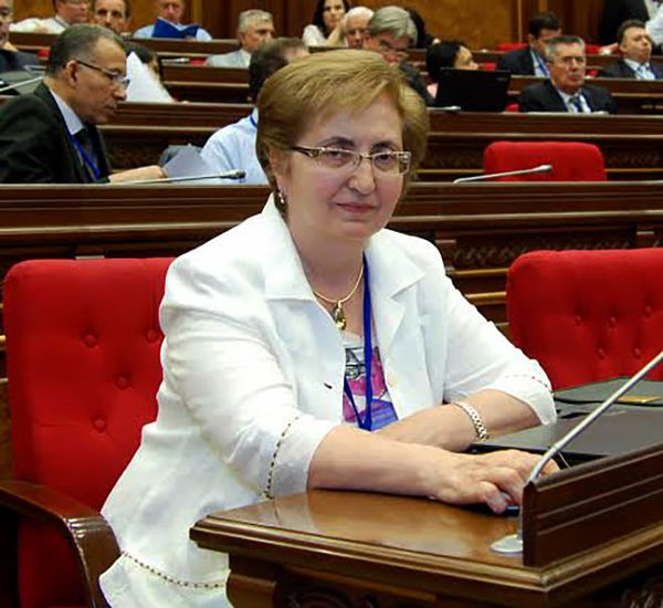 «Օրենքն ինձ վրա չի տարածվում». Գյուլումյանը կարծում է` ՍԴ երկու գործընկերներն էլ չեն լռի «Օրենքն ինձ վրա չի տարածվում». Գյուլումյանը կարծում է` ՍԴ երկու գործընկերներն էլ չեն լռի - Sputnik Արմենիա