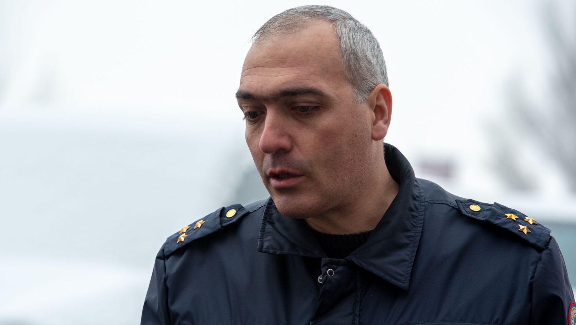 Представитель Следственного комитета Артур Меликян отвечает на вопросы журналистов у дома, где найдено тело Георгия Кутояна (17 января 2020). Еревaн Представитель Следственного комитета Артур Меликян отвечает на вопросы журналистов у дома, где найдено тело Георгия Кутояна (17 января 2020). Еревaн - Sputnik Արմենիա, 1920, 30.06.2021