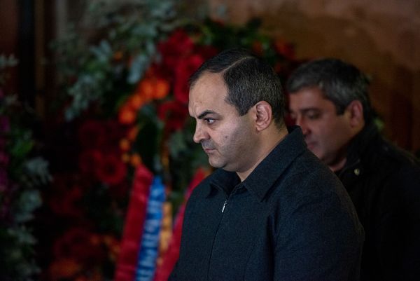 Генеральный прокурор Артур Давтян на гражданской панихиде Георгия Кутояна (19 января 2020). Еревaн - Sputnik Армения