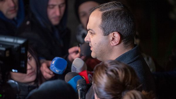 Генеральный прокурор Артур Давтян на гражданской панихиде Георгия Кутояна (19 января 2020). Еревaн - Sputnik Արմենիա