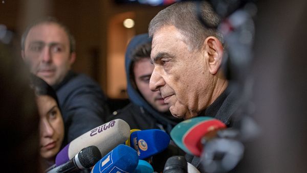 Ара Баблоян на гражданской панихиде Георгия Кутояна (19 января 2020). Еревaн - Sputnik Армения