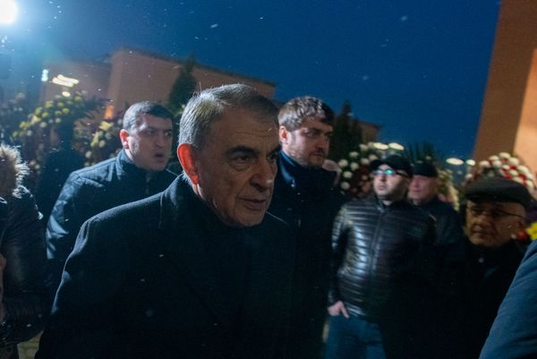 Ара Баблоян  на гражданской панихиде Георгия Кутояна (19 января 2020). Еревaн - Sputnik Армения