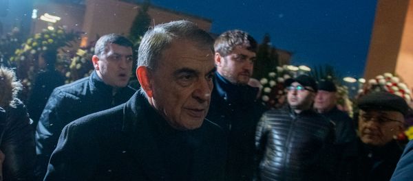 Ара Баблоян  на гражданской панихиде Георгия Кутояна (19 января 2020). Еревaн - Sputnik Արմենիա
