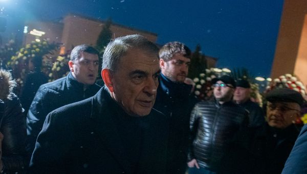 Ара Баблоян  на гражданской панихиде Георгия Кутояна (19 января 2020). Еревaн - Sputnik Արմենիա