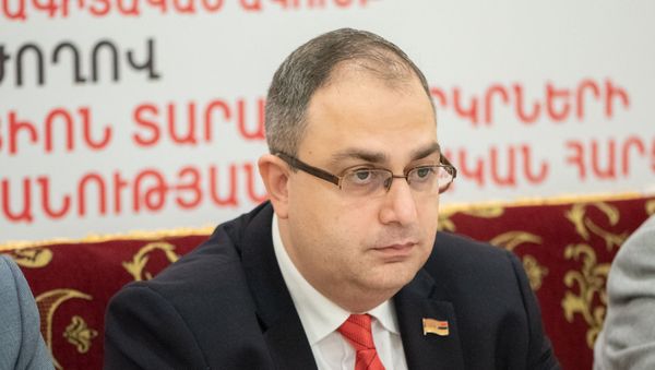 Владимир Варданян на пресс-конференции «Актуальные вопросы внутренней и внешней политики стран евразийского интеграционного пространства» (20 января 2020). Еревaн - Sputnik Արմենիա
