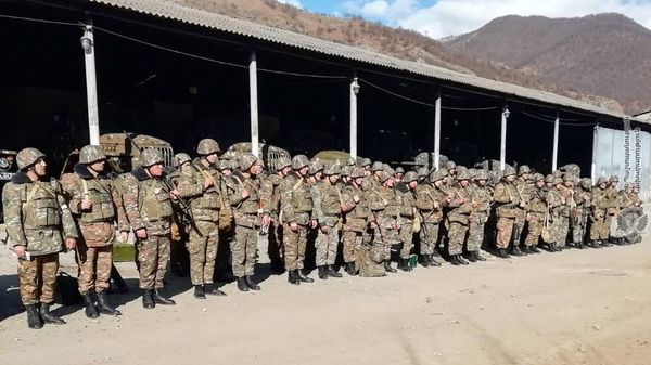 Армянские военнослужащие во время практических занятий по боевой подготовке - Sputnik Արմենիա