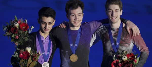 Призеры мужского одиночного катания на чемпионате Европы по фигурному катанию на церемонии награждения (23 января 2020). Грац - Sputnik Արմենիա
