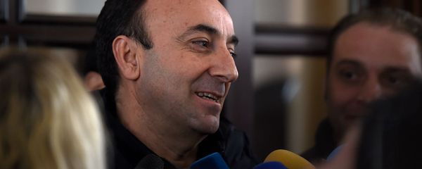 Председатель Конституционного суда Армении Грайр Товмасян отвечает на вопросы журналистов после проведения обыска СК (24 января 2020). Еревaн Председатель Конституционного суда Армении Грайр Товмасян отвечает на вопросы журналистов после проведения обыска СК (24 января 2020). Еревaн - Sputnik Армения