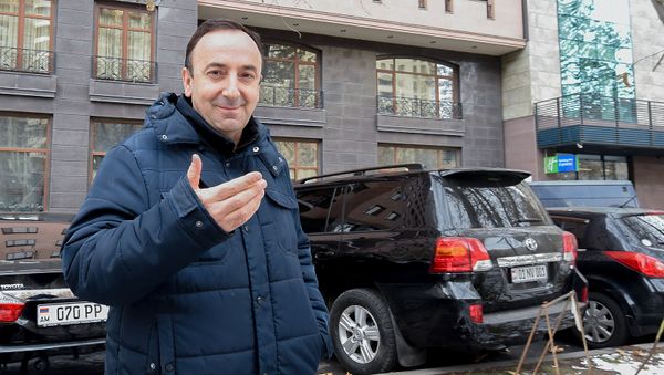 Председатель Конституционного суда Армении Грайр Товмасян после проведения обыска СК (24 января 2020). Еревaн - Sputnik Армения