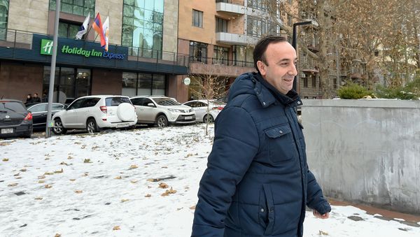 Председатель Конституционного суда Армении Грайр Товмасян после проведения обыска СК (24 января 2020). Еревaн - Sputnik Արմենիա