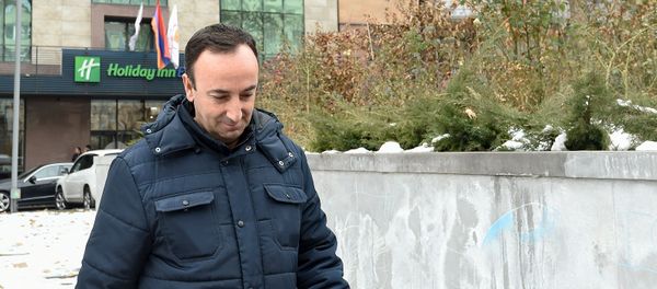 Председатель Конституционного суда Армении Грайр Товмасян после проведения обыска СК (24 января 2020). Еревaн - Sputnik Армения