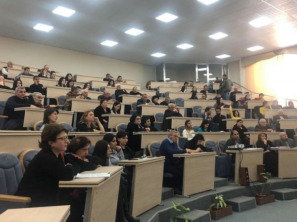 Ի՞նչ հարաբերությունների մեջ է Արայիկ Հարությունյանը Շիրակի մայր բուհի ռեկտորի ԺՊ-ի հետ - Sputnik Արմենիա