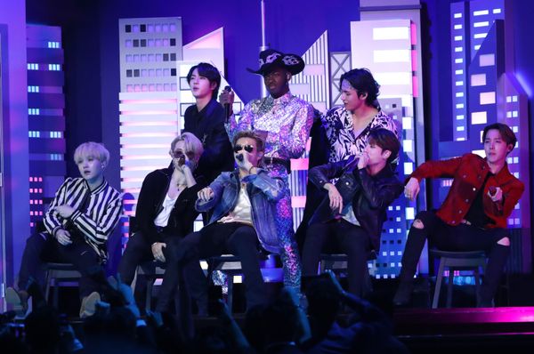 Рэпер Lil' Nas X во время выступления с южнокорейской группой BTS на церемонии вручения Грэмми в Лос-Анджелесе Рэпер Lil' Nas X во время выступления с южнокорейской группой BTS на церемонии вручения Грэмми в Лос-Анджелесе - Sputnik Армения