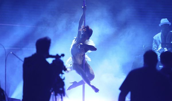Певица FKA Twigs на церемонии вручения Грэмми в Лос-Анджелесе Певица FKA Twigs на церемонии вручения Грэмми в Лос-Анджелесе - Sputnik Армения